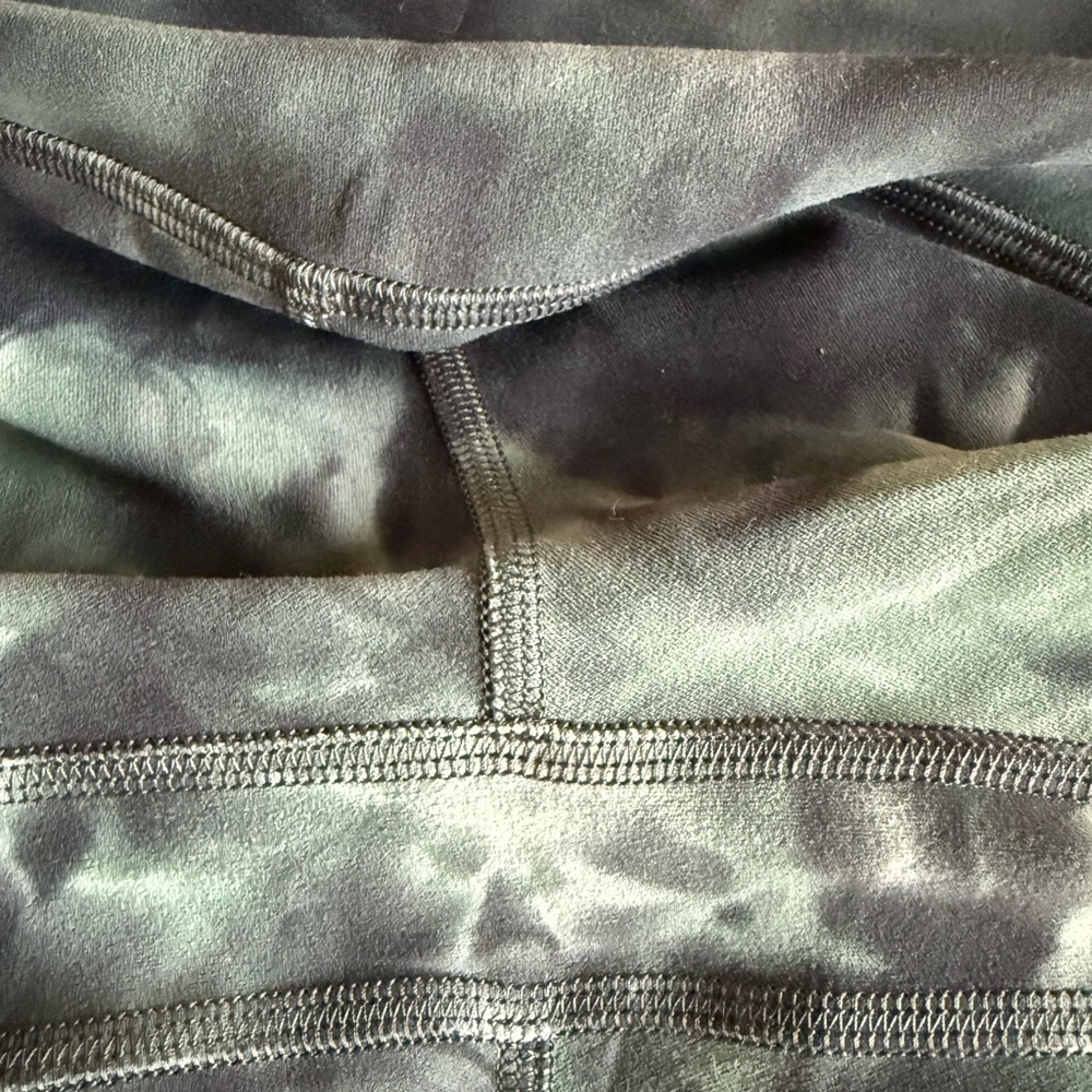 Lululemon diamond dye align set - Picture 9 of 10